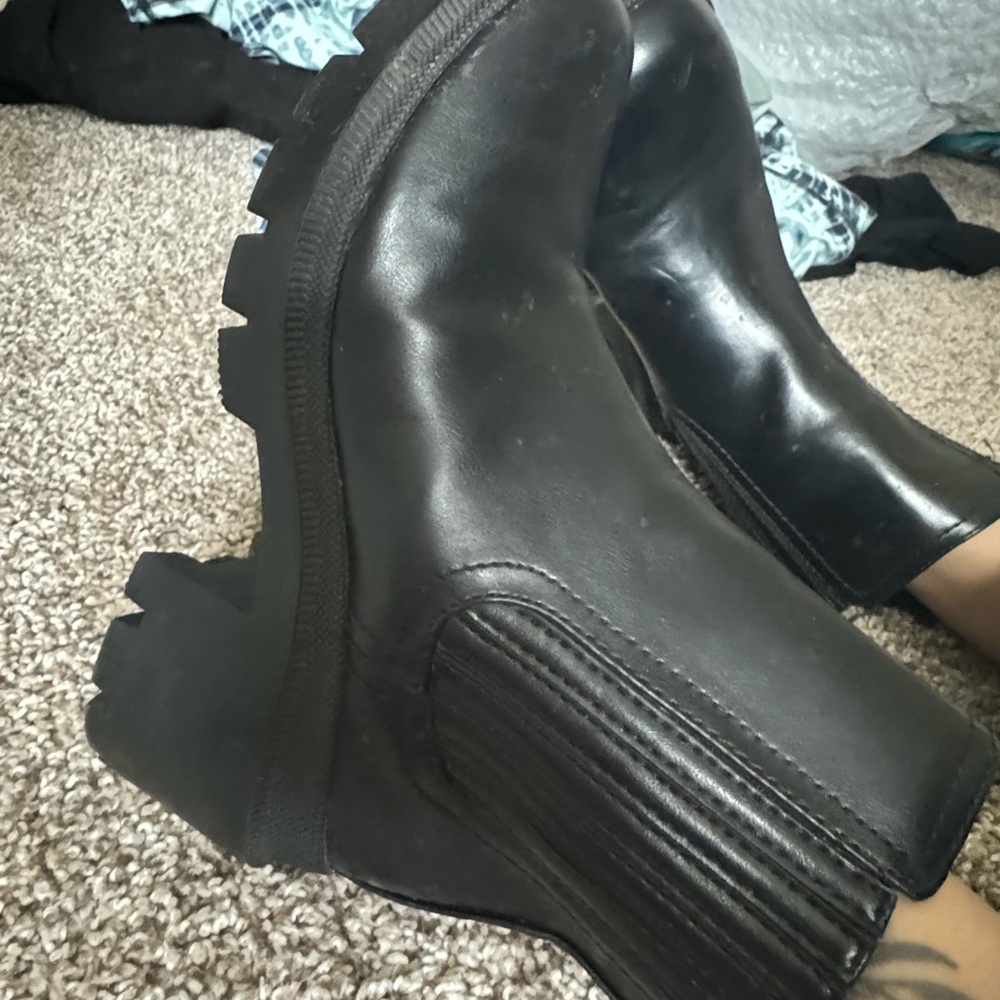 Women's Black Chelsea Boots